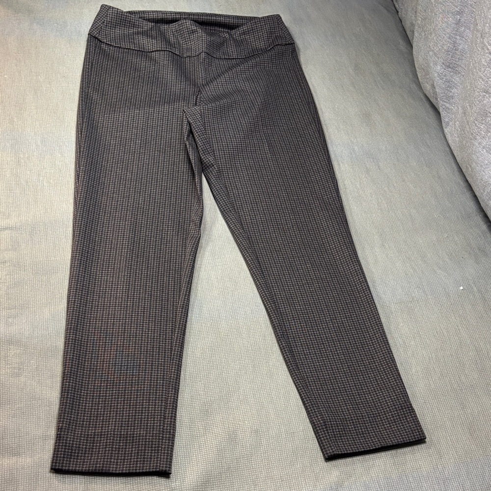 Zac & Rachel Plaid Houndstooth Pull-On
Ankle Pants with Ankle Slits - Size M